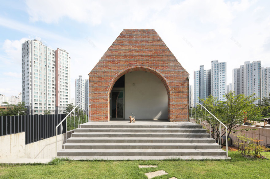 首尔郊区悬浮砖房· Zeppelin House-14