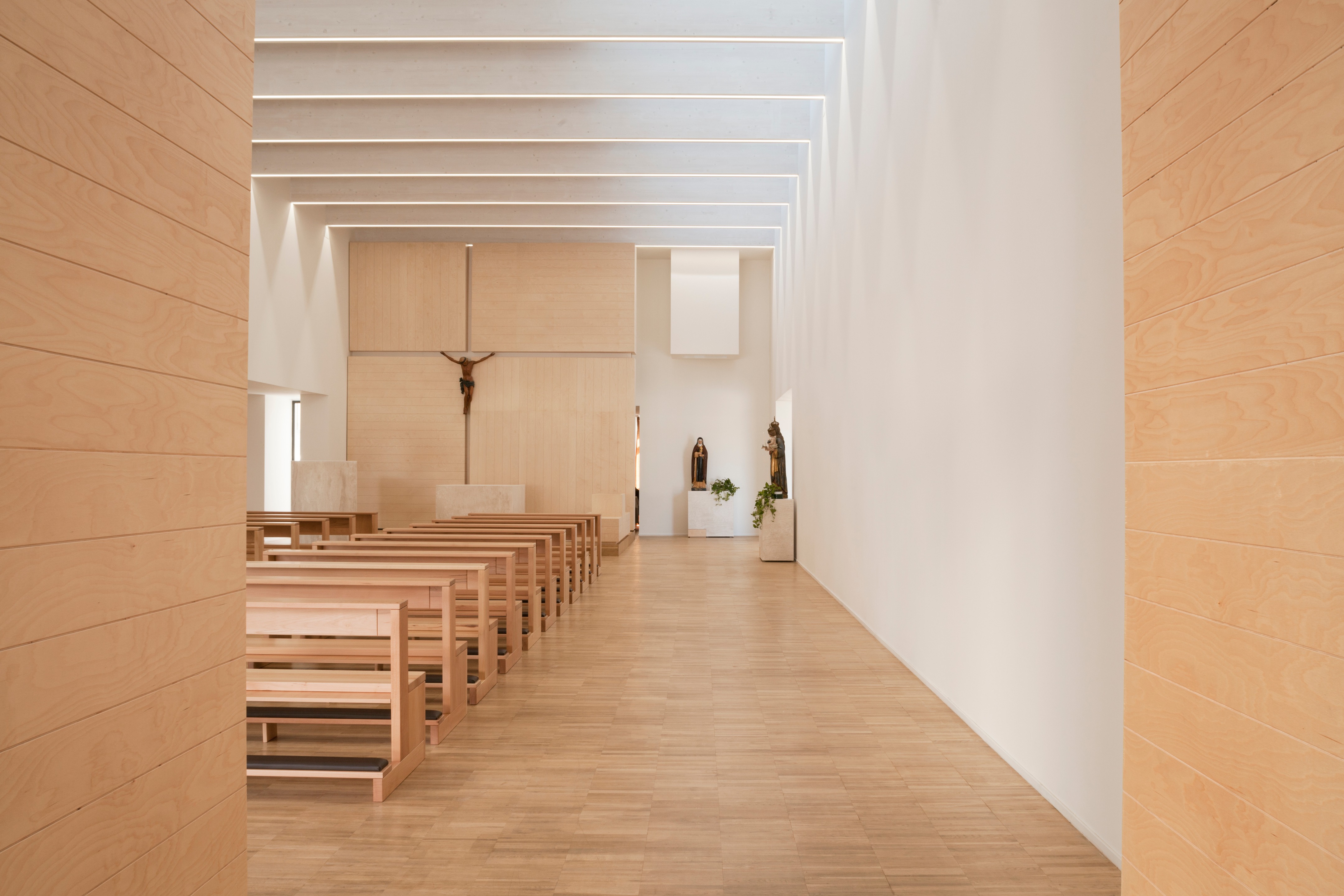 意式乡村教堂设计，融入地貌塑造神圣空间-22