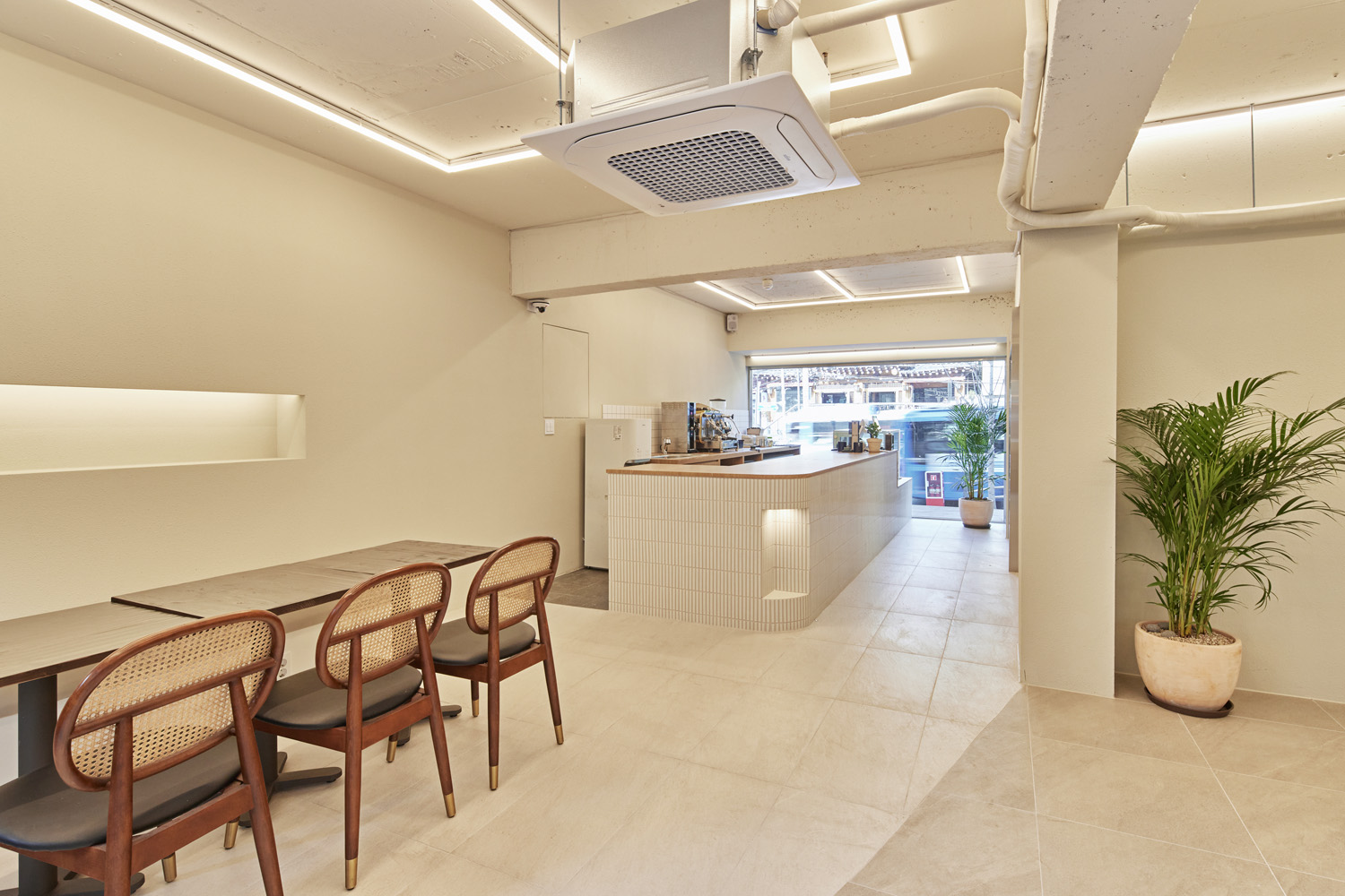 首尔 60 平现代宠物咖啡厅设计-11