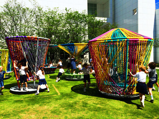 'Los Trompos'临时装置-35