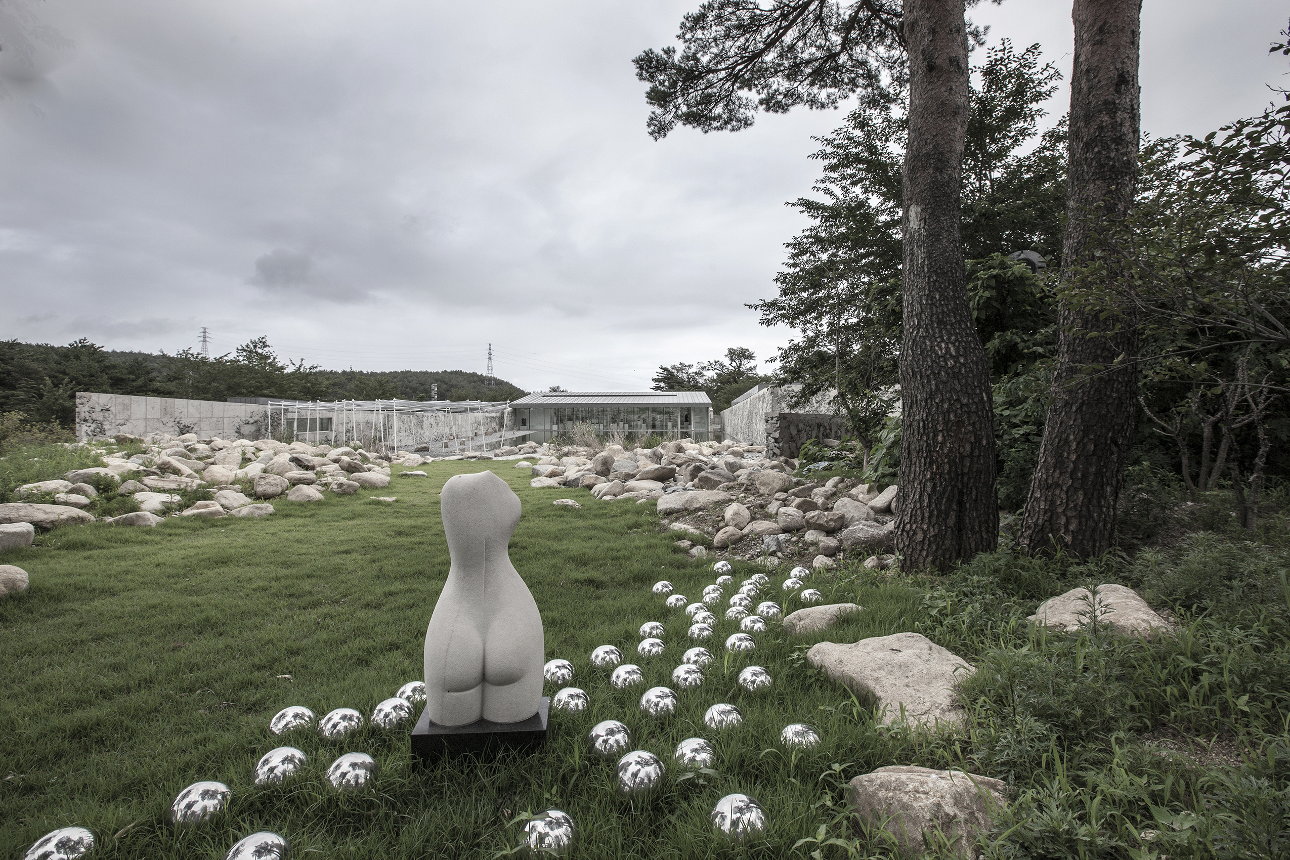 山风松韵的雕塑画廊——韩国 Bauzium 美术馆-21