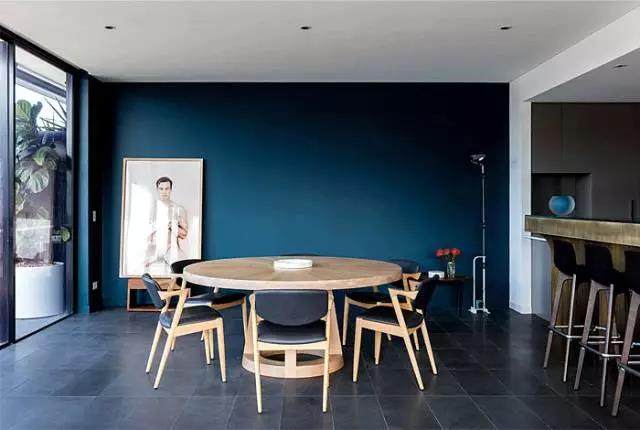 冬季家居色彩指南 | 经典色的魅力与新生-51