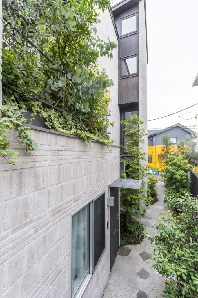 シックで落ち着きのある住空間建築と自然の力で生きる力が高まる | Style of Life | 100%LiFE-1