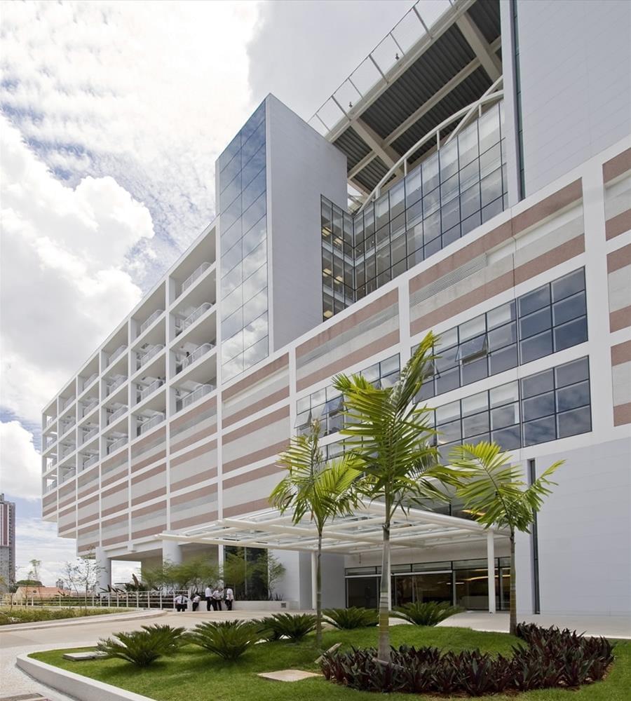 圣卢伊斯医院 | 阶梯式建筑设计与可持续发展的完美结合-3