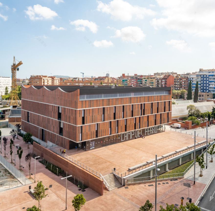 巴塞罗那地下的运动中心-14