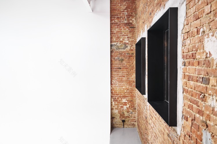 波兰华沙摄影棚改造,工业风与现代化的完美结合-12