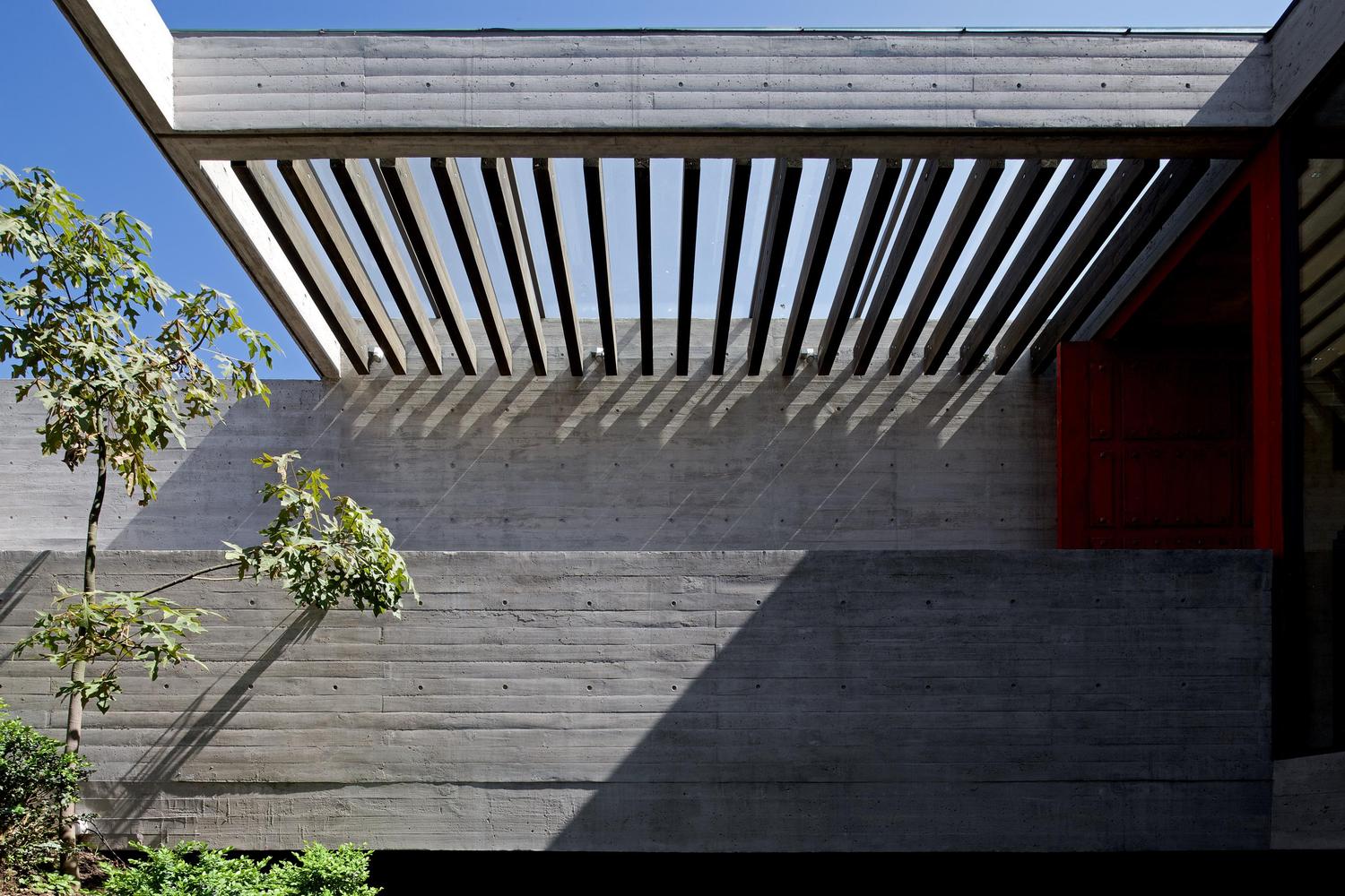 智利 PF House 丘陵景观中的宜居设计-28