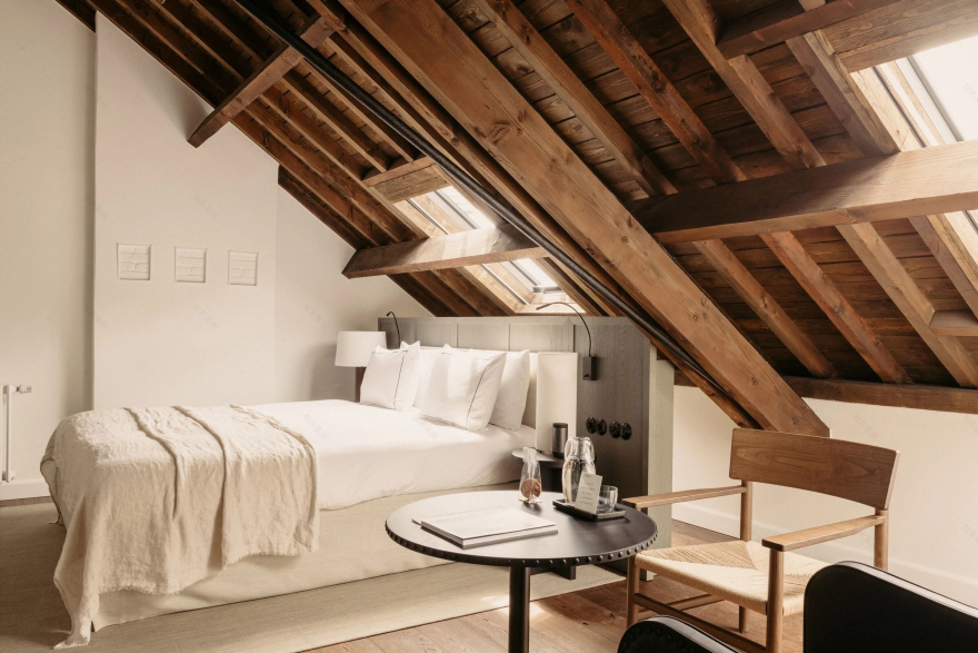 August 酒店 / Vincent Van Duysen-53