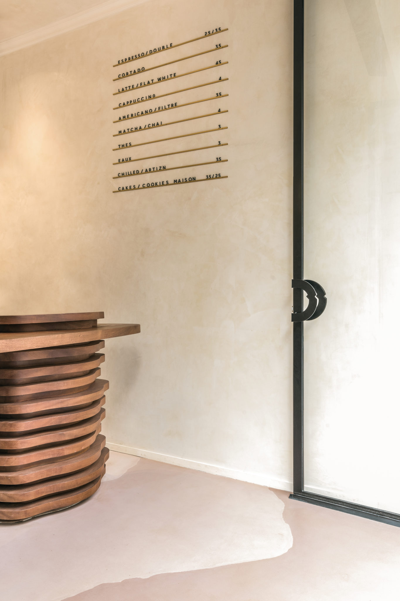 黑色电影；黑色风格（在时尚等领域常表示暗黑风格）；黑色（在法语语境中有此意） ，因不清楚此处具体语境，如果是关于电影、时尚领域一般对应黑色电影（风格）、暗黑风格 ，在法语常见物品颜色描述等语境对应黑色 ，在此难以确定唯一准确翻译，提供此错误提示 丨FranceParis丨Batiik Studio-14