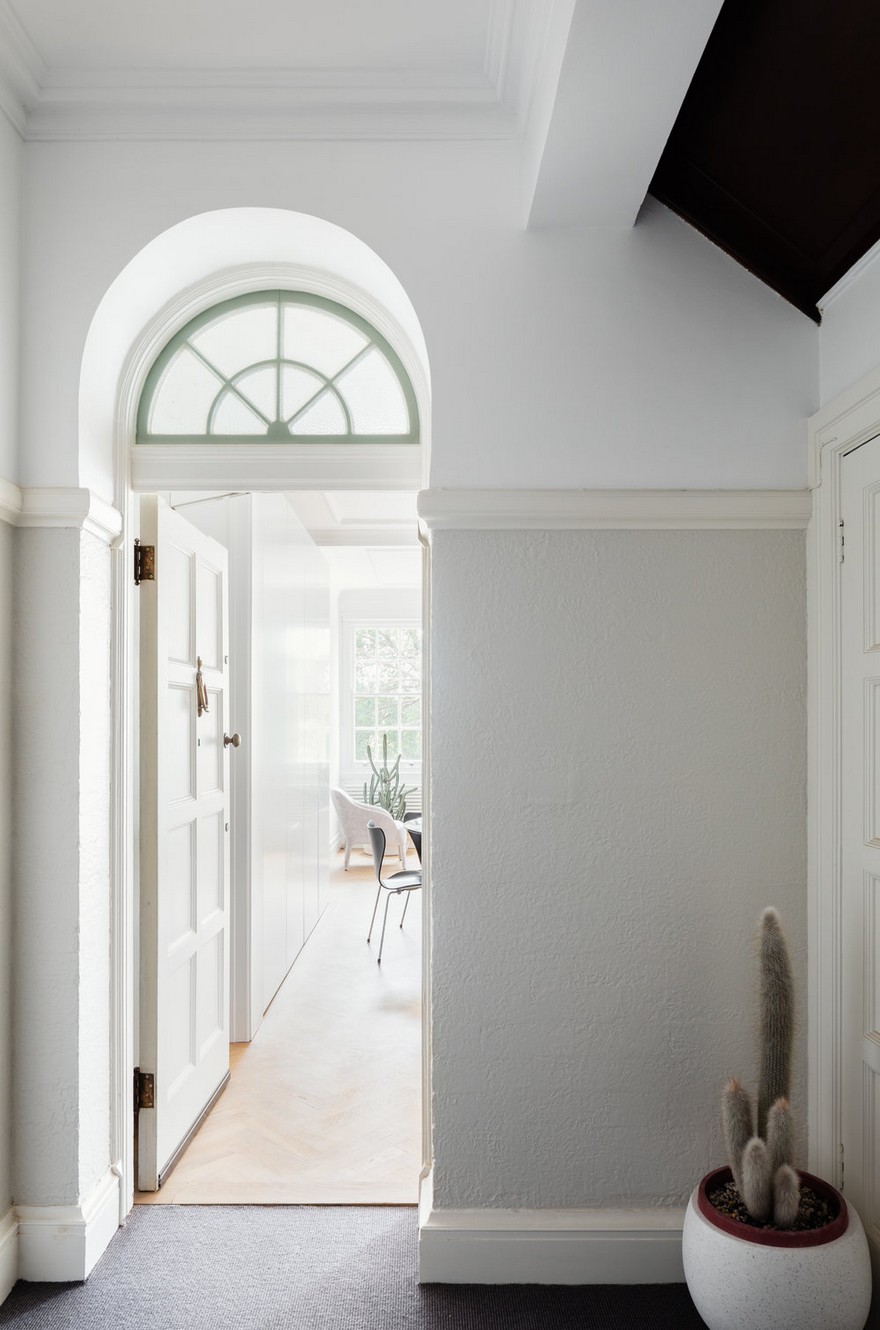 Stylish Minimalist Apartment with Spacious Open Spaces and Full of Light-17