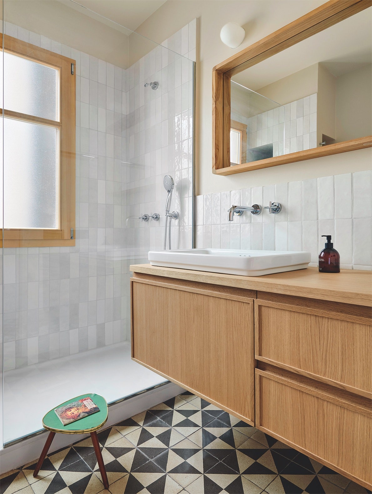 西班牙设计师 Carme Pardo 打造多彩活力巴塞罗那公寓-22