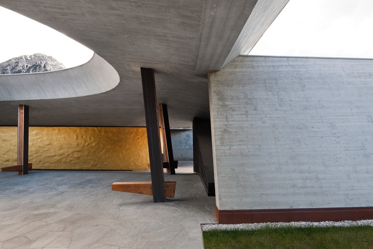 弗朗茨·克拉勒品牌南蒂罗尔地区奢侈品购物建筑设计-46