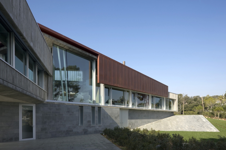 五口之家西班牙夏日住宅,与大海相邻的景观盛宴-17