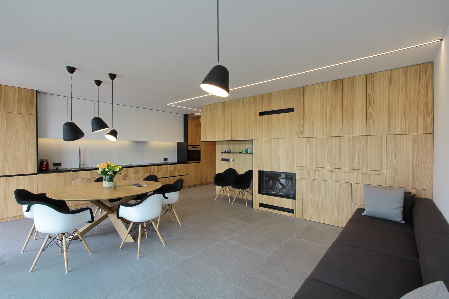 嵌入林地的周末别墅-36