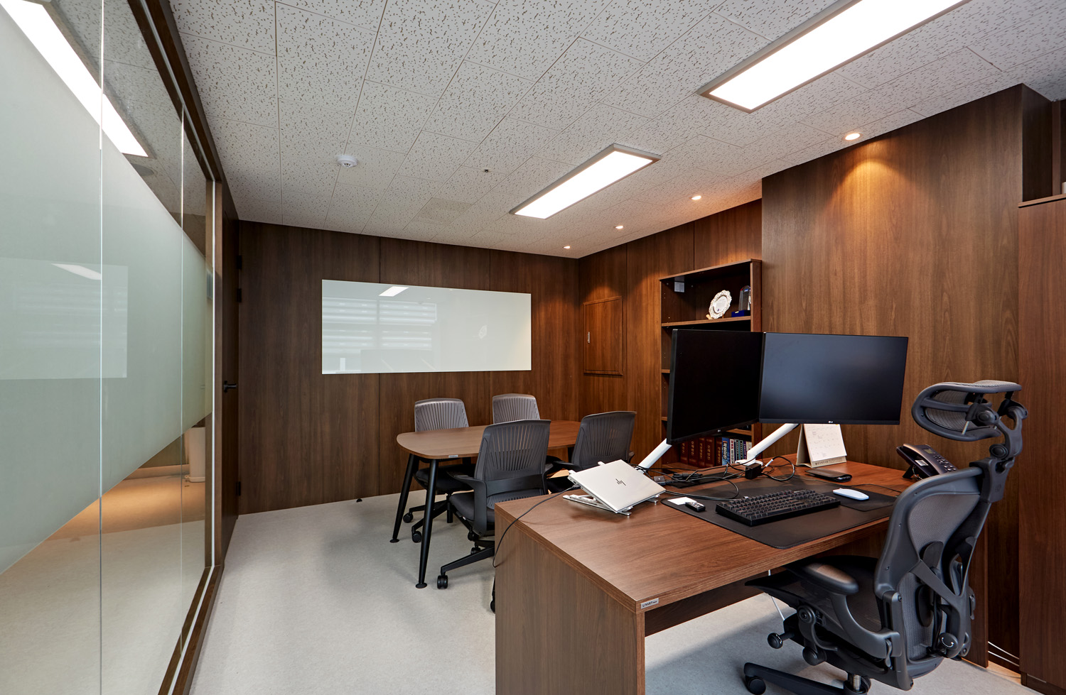 首尔高级会计师事务所的现代极简内饰设计-13