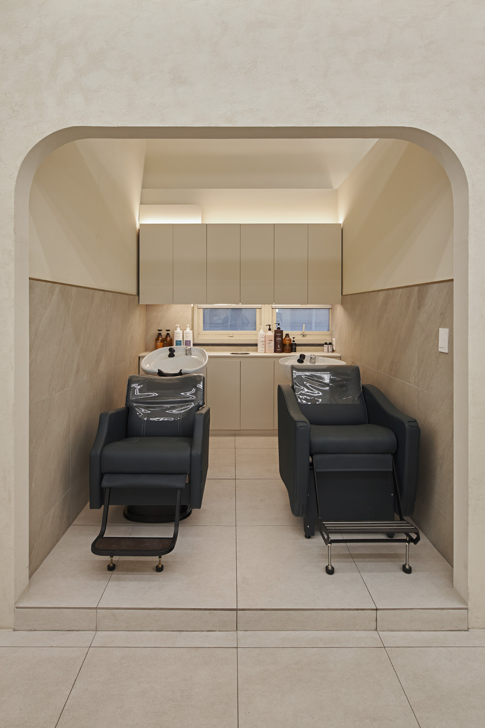 现代简约 30 平米美容室设计-15