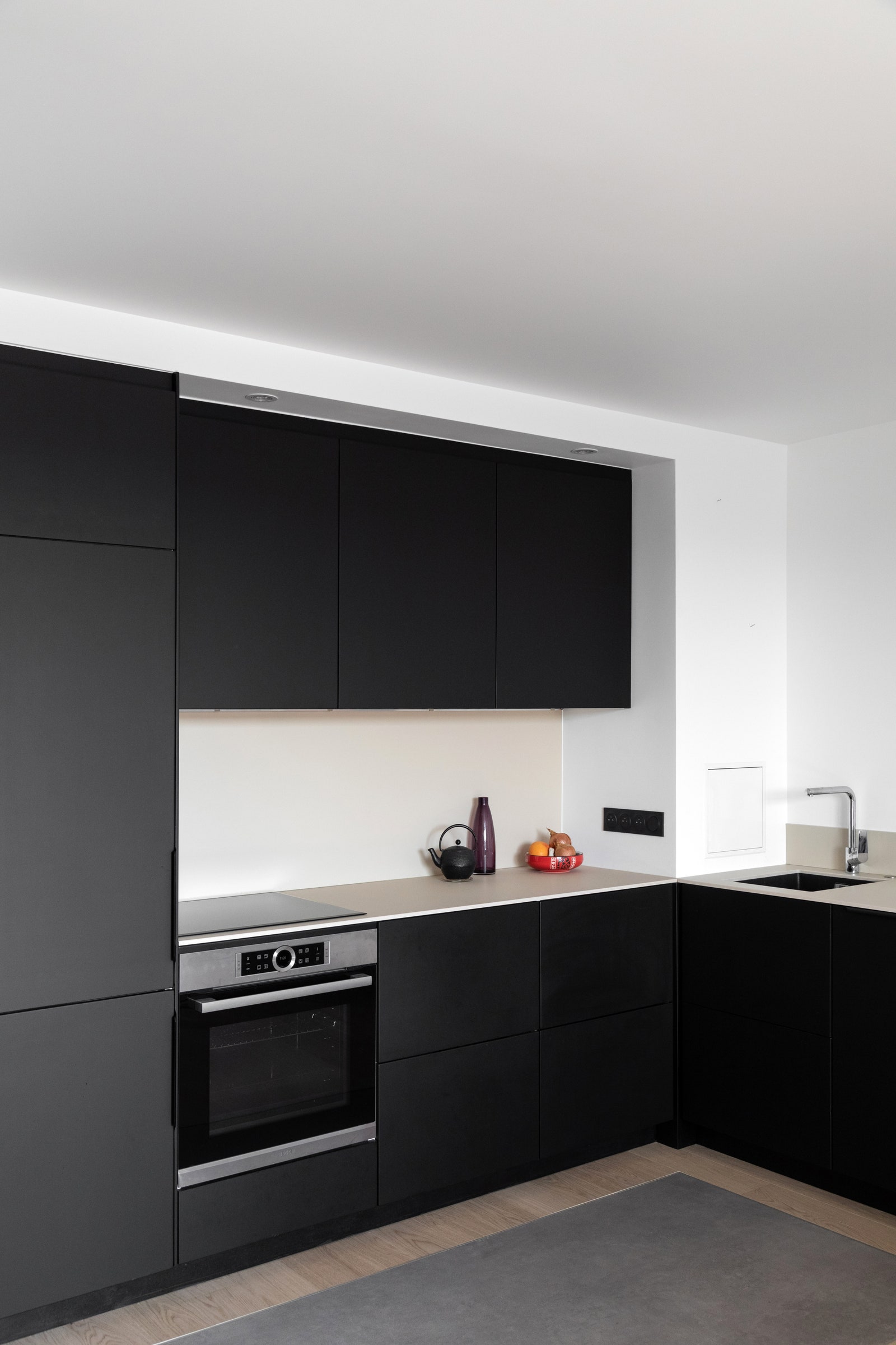 五款深色调小厨房设计灵感-5