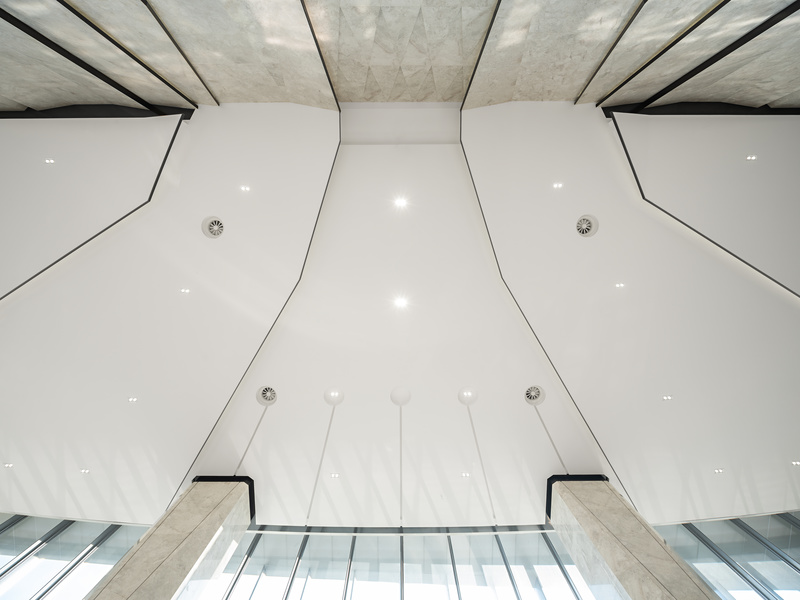 景枫中心大堂与电梯厅 | 春季西装的优雅呈现-9