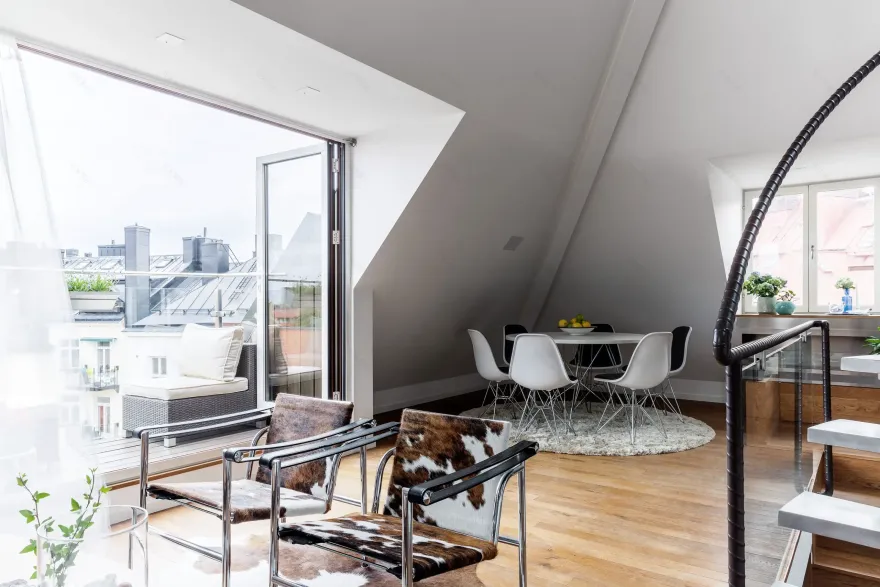 斯堪的纳维亚风跃层住宅 | 楼梯游戏激活空间-7