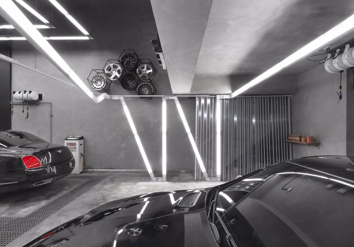 《变形金刚》般的科幻汽修店,工业风与后现代的完美融合-2