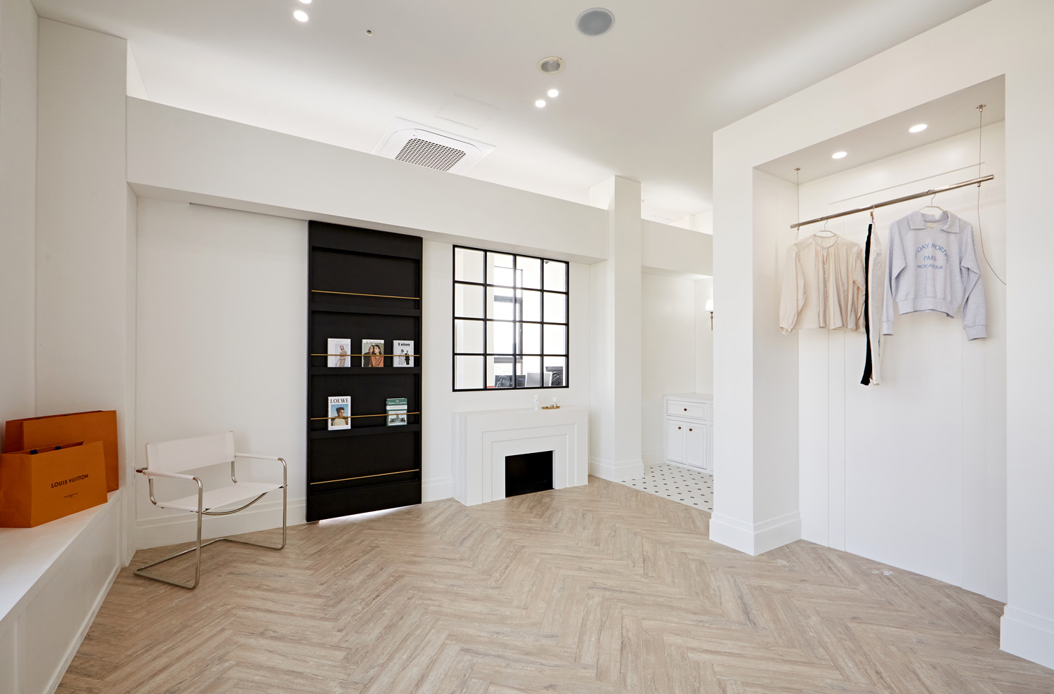 白色调办公空间，极简主义的完美诠释-4