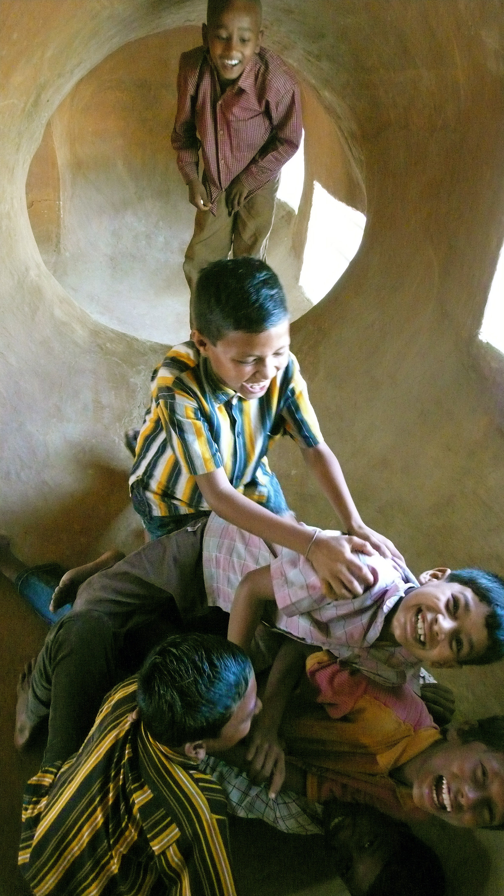 孟加拉国的现代教育培训学院,手工打造的传统学校 / Studio Anna Heringer-42