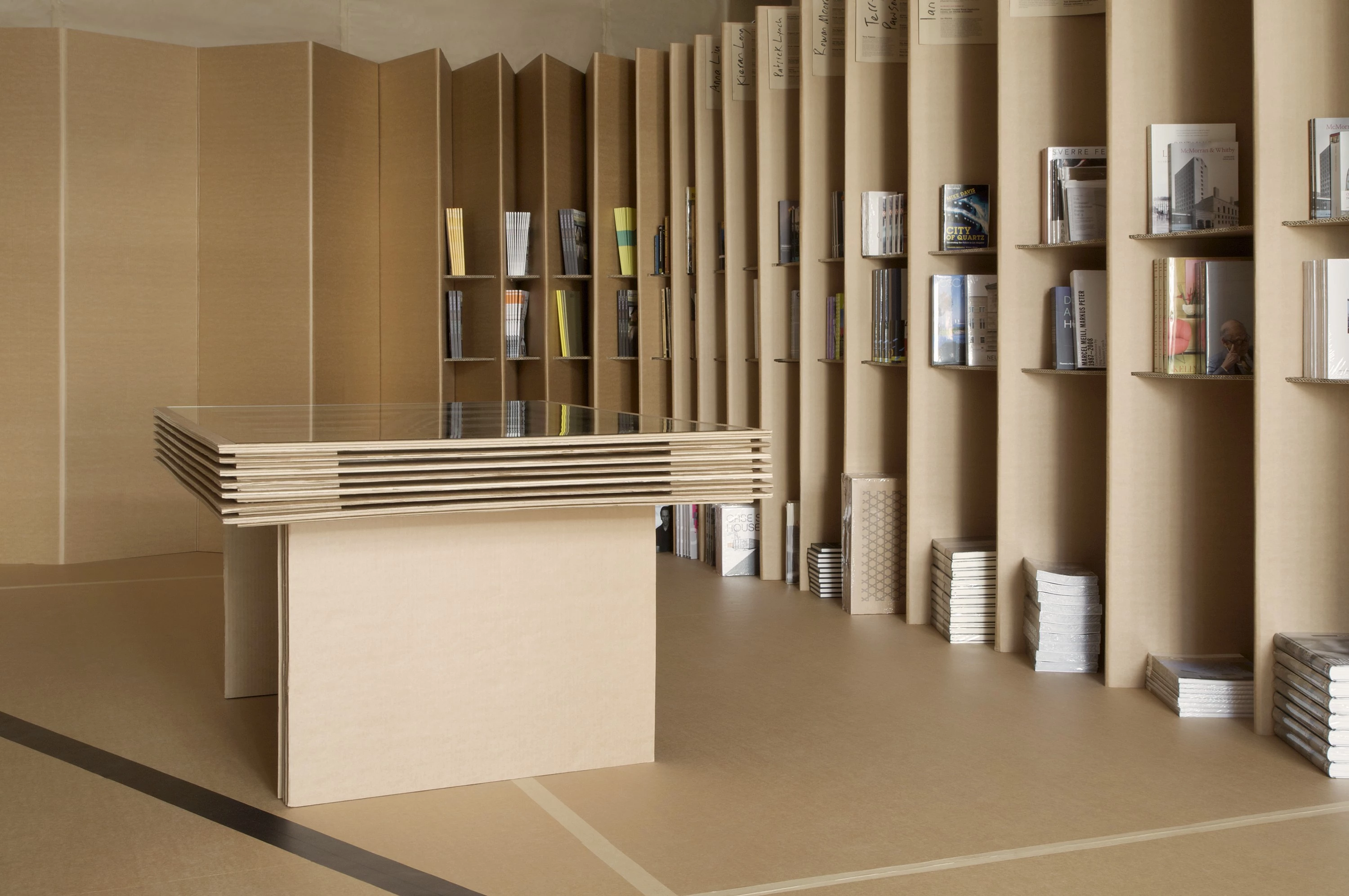 伦敦临时折叠书店-10