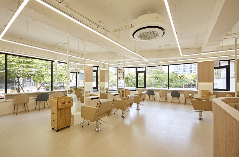 白色与木质的美容院设计-4