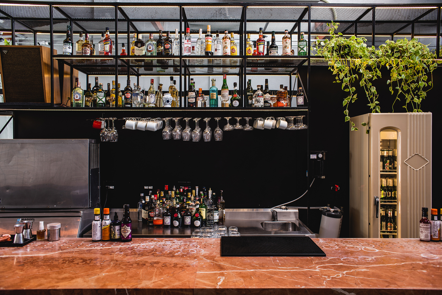 巴西 Caracol Bar 老仓库改造的现代酒吧餐厅-27