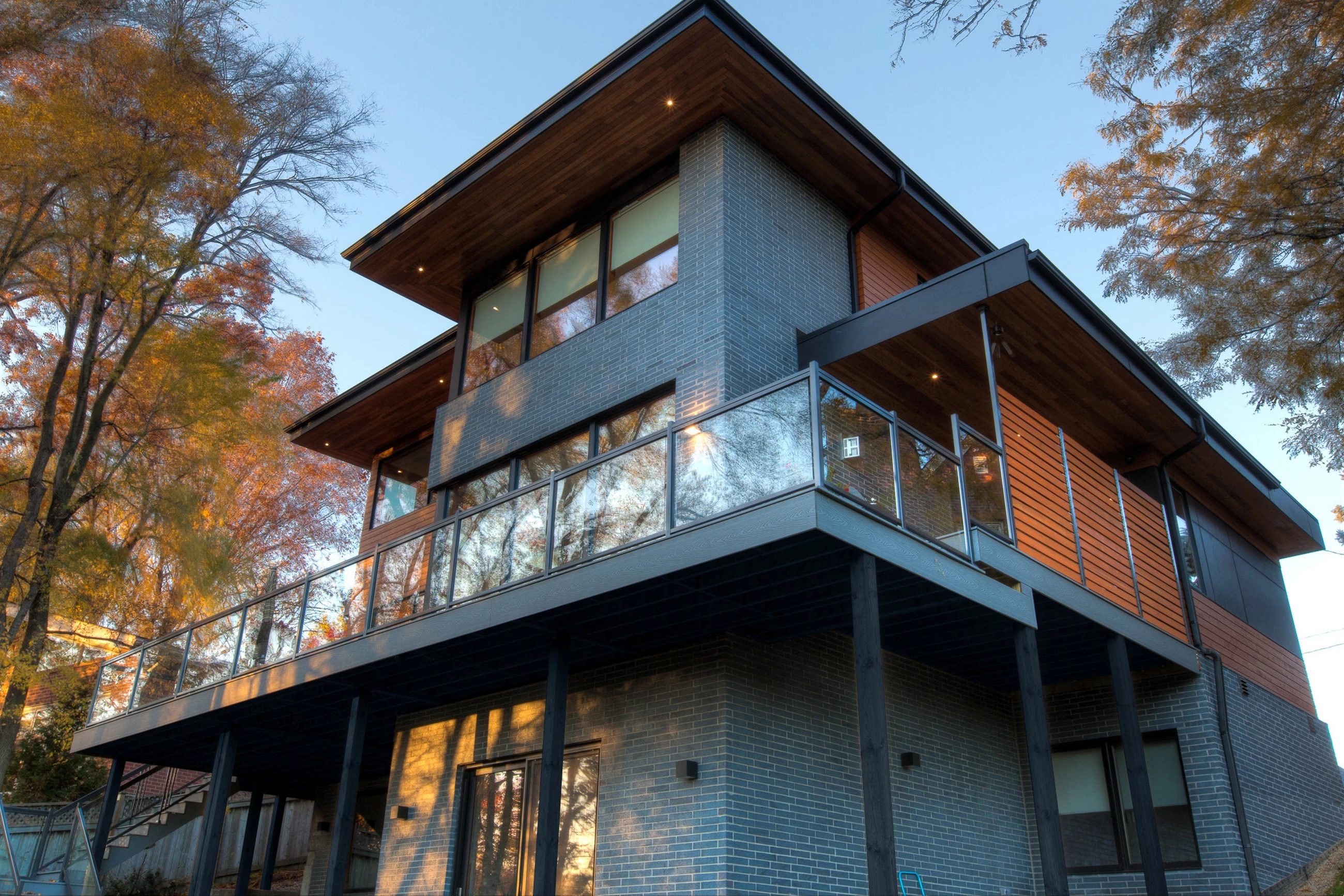 加拿大多伦多 Mimico Creek House 的室内设计亮点-6