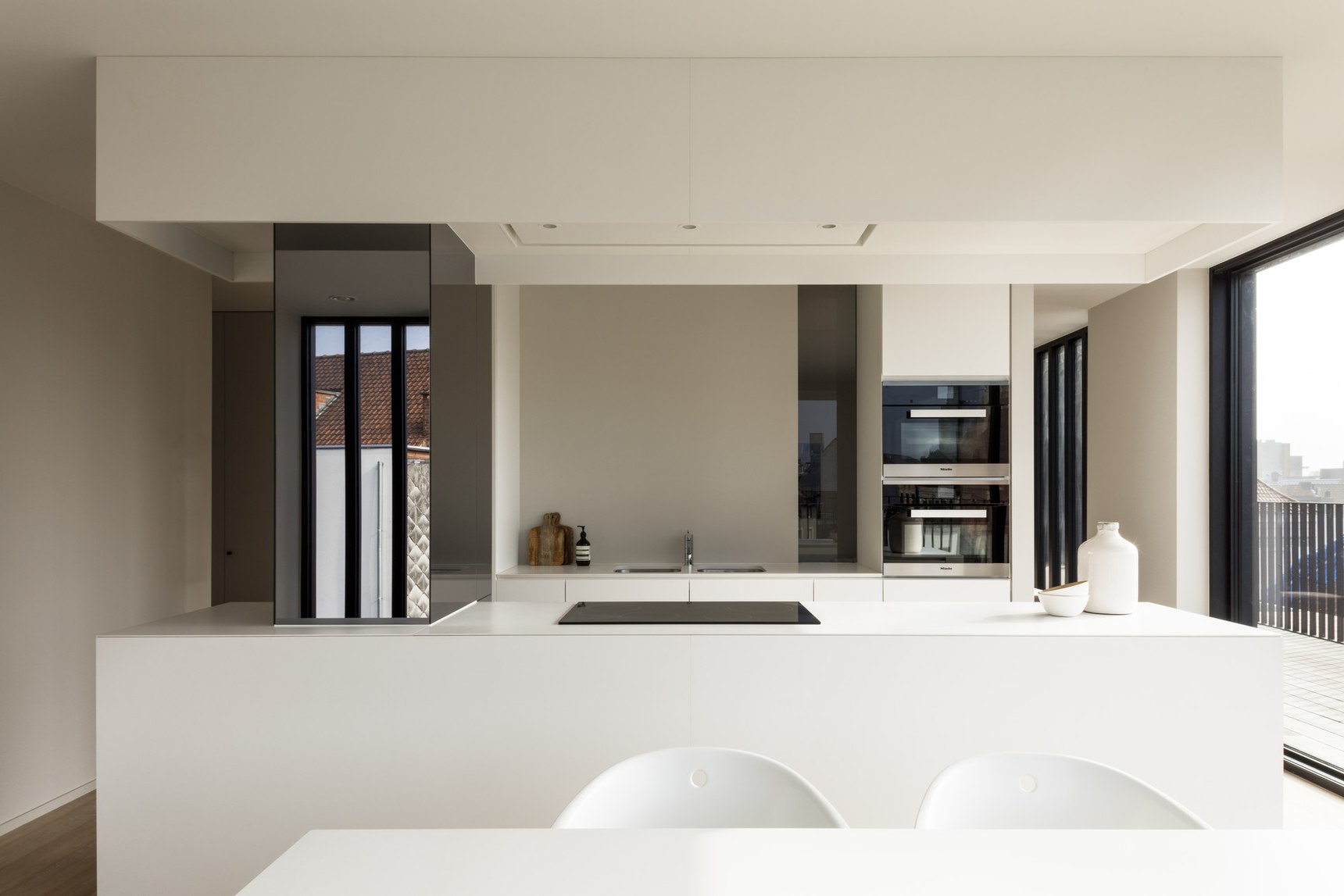 比利时阁楼公寓,木框结构与城市景观完美融合-8