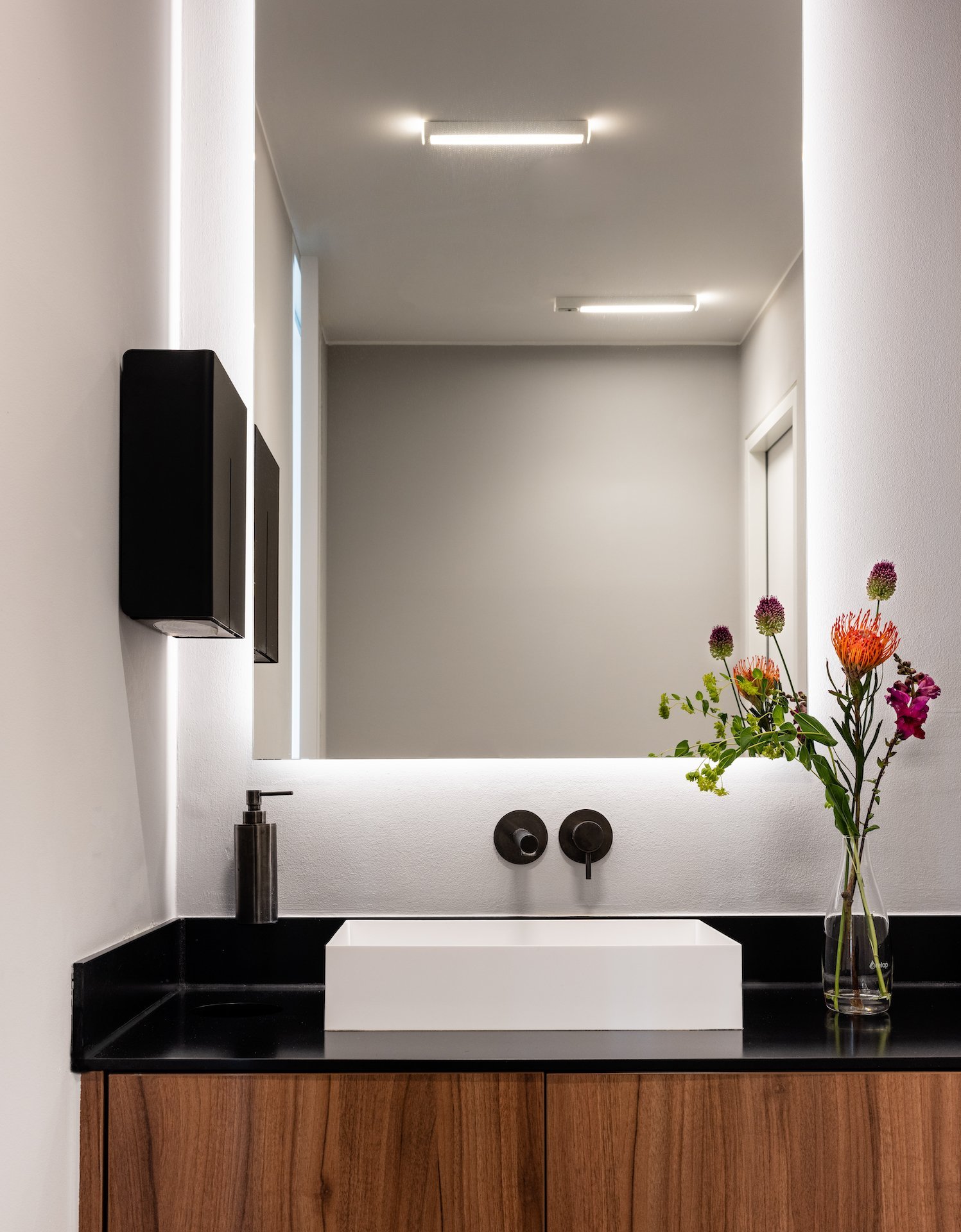 奥雷塔斯·装饰公司（注：AURETAS音译为奥雷塔斯 ，decorazioni是意大利语装饰的复数形式，这里推测为公司名字相关套语，按装饰公司翻译） 丨德国汉堡-20