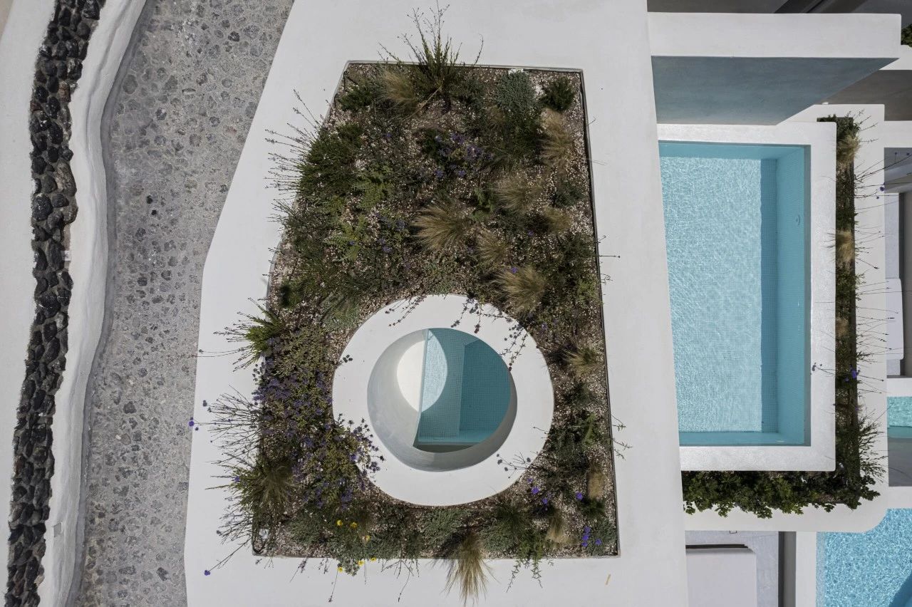 新作 圣托里尼又一！悬崖上的白色窑洞酒店-10