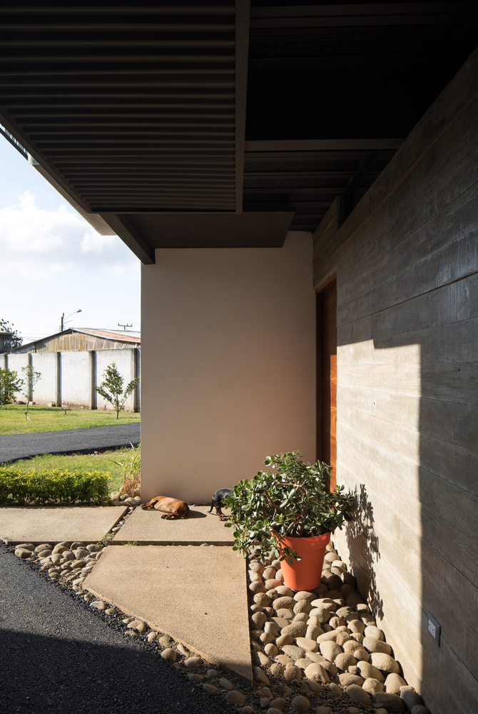 中央之屋 · 融入城市景观的简约现代住宅-34