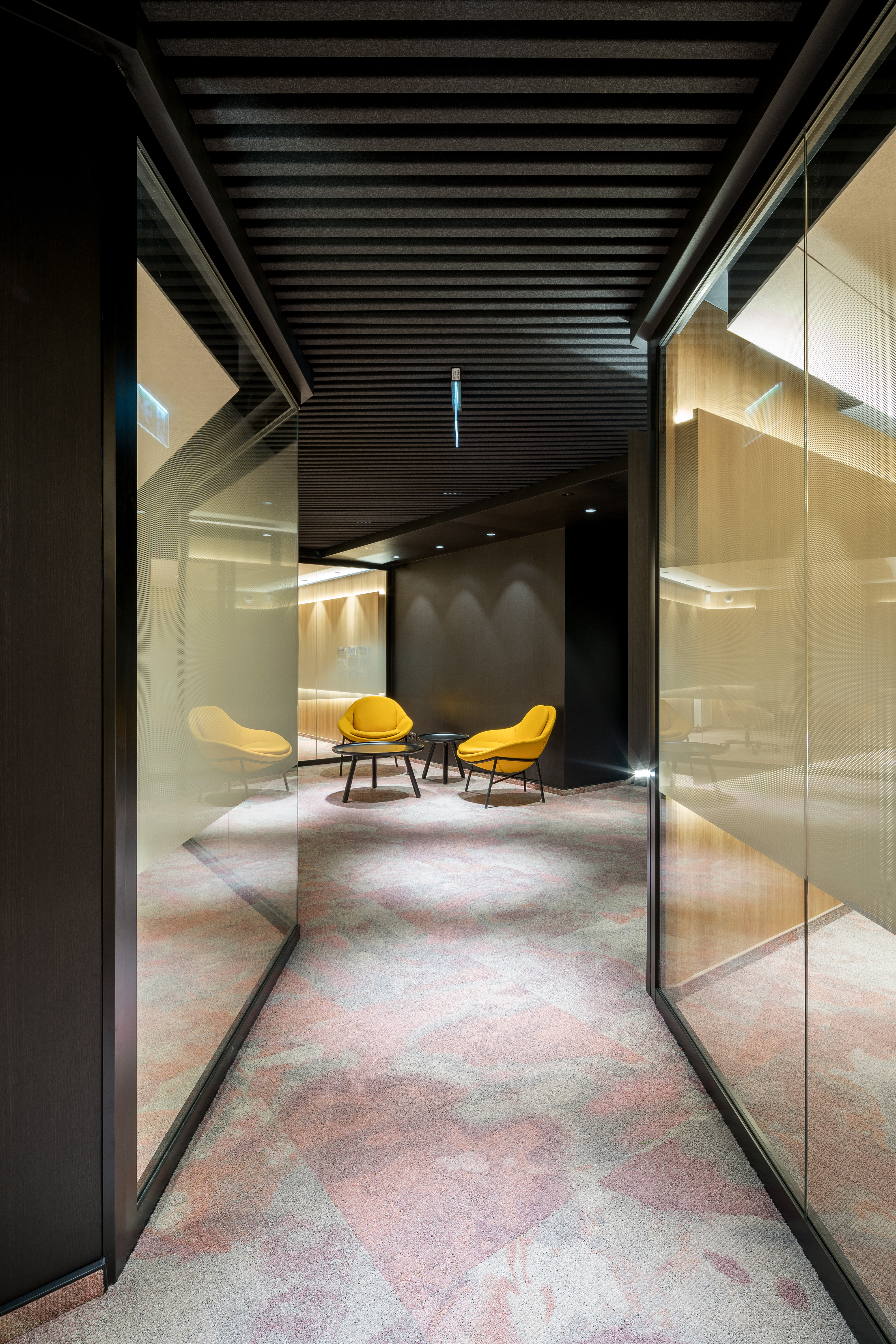 ALIOR BANK 现代银行分行设计丨Robert Majkut Design Ltd.-11