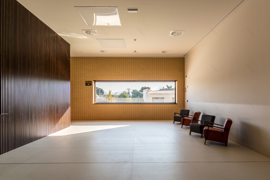 Monóvar Funeral Home | 融入自然的哀悼空间-26