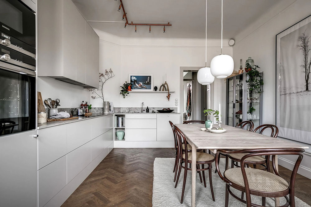 北欧风格公寓的黑色天花板设计-9