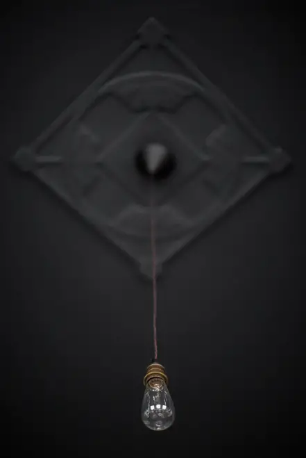 203 平米黑色经典公寓,摩洛哥地毯与潘顿椅的时尚碰撞-6