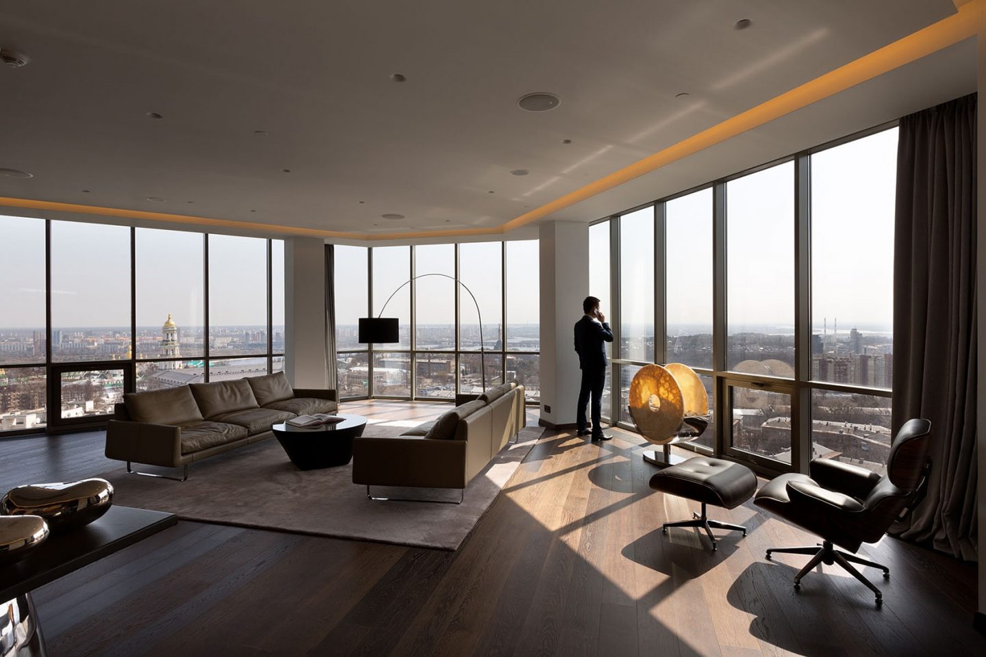 鑫伟办公室

注：鑫伟是根据拼音推测的可能人名或公司名等专有名词，如果有其他背景信息可提供更准确的翻译 丨乌克兰基辅丨MONO Architects-32