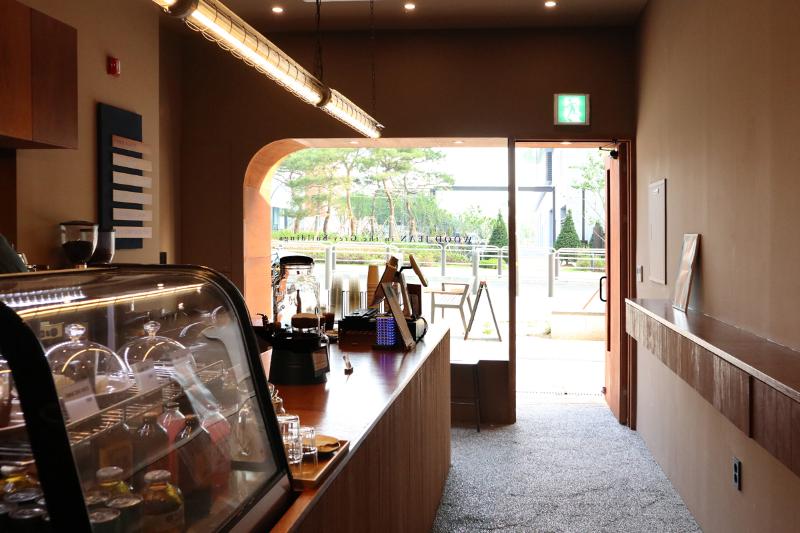 15 坪小空间，打造独特魅力咖啡馆-12