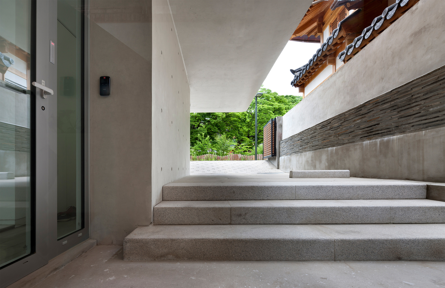 Knock Knock Heon · 与山共融的现代汉诺克住宅设计-32