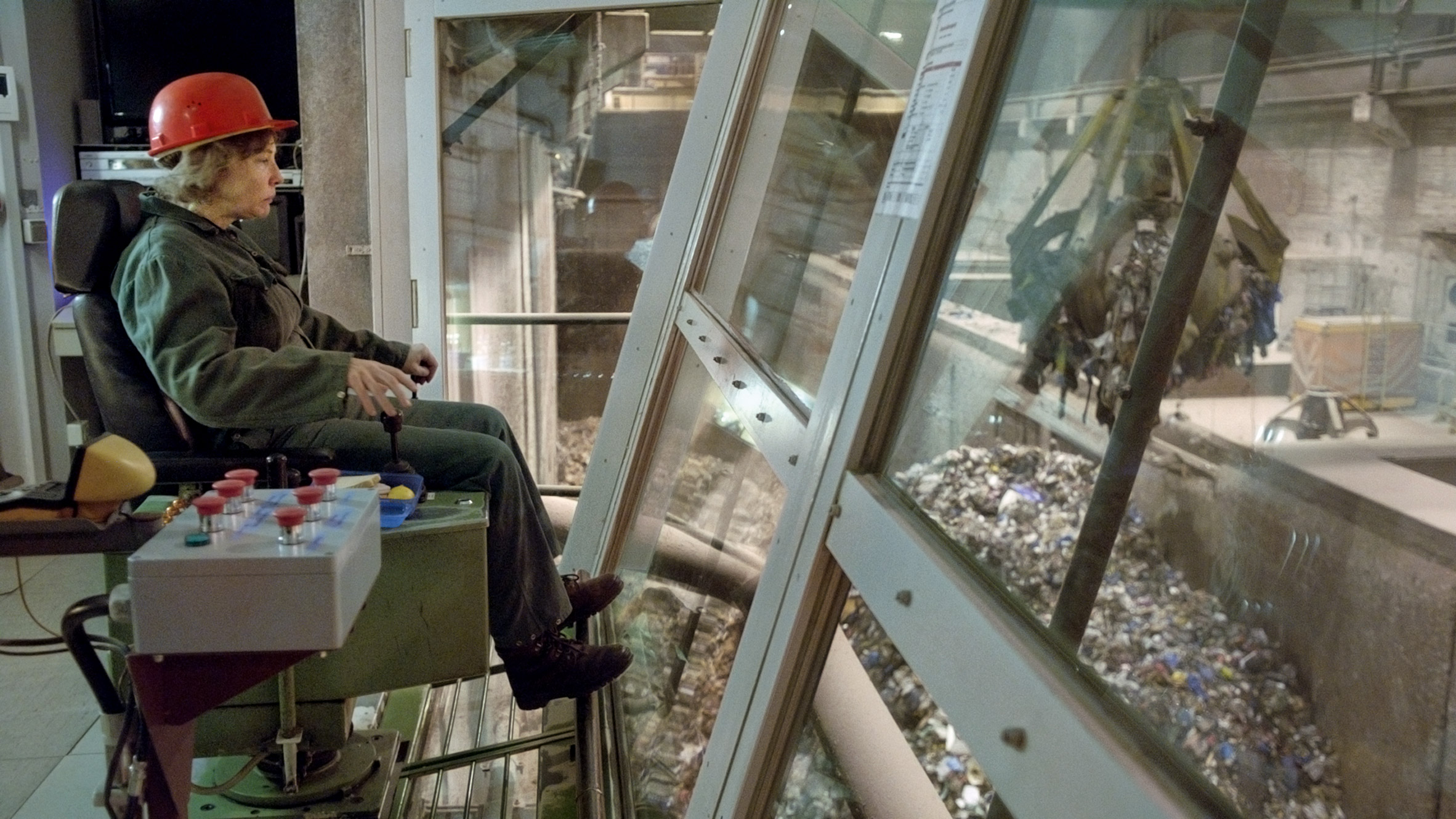 Julian Rosefeldt celebrates "anti-architecture" in new movie Manifesto-22