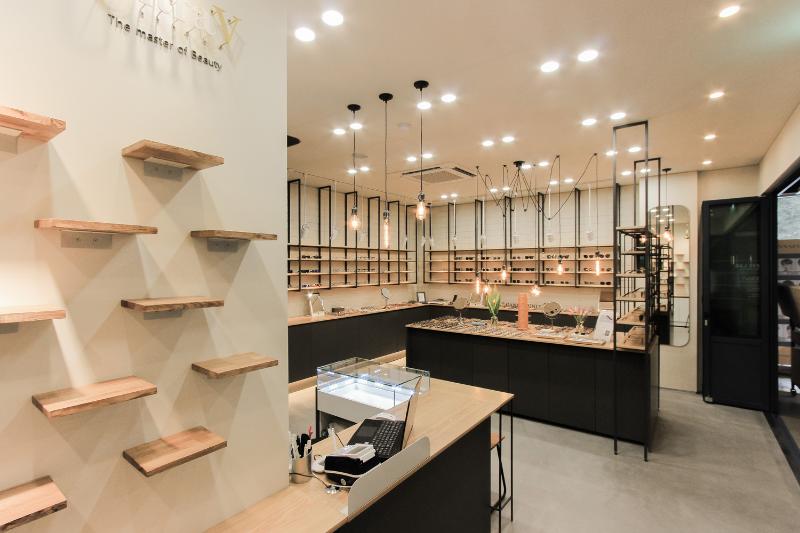 现代简约 12 平米眼镜店设计-5