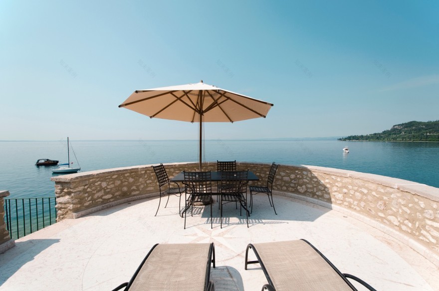 加尔达湖畔私人别墅 | 斯巴达式度假胜地-10