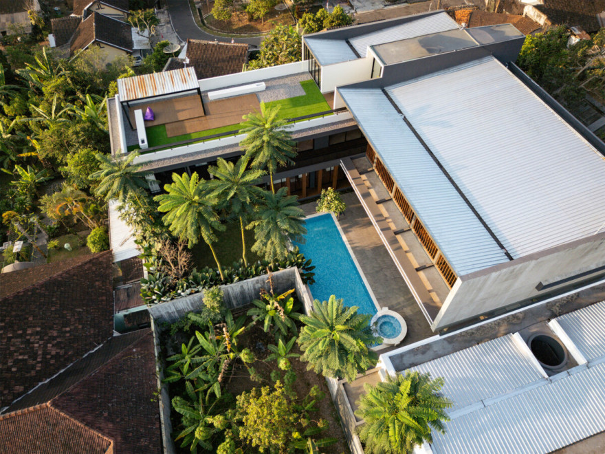 HUMBLE AND HOMEY, RUMAH MEWAH DI PLONGKOWATI - Asrinesia-18