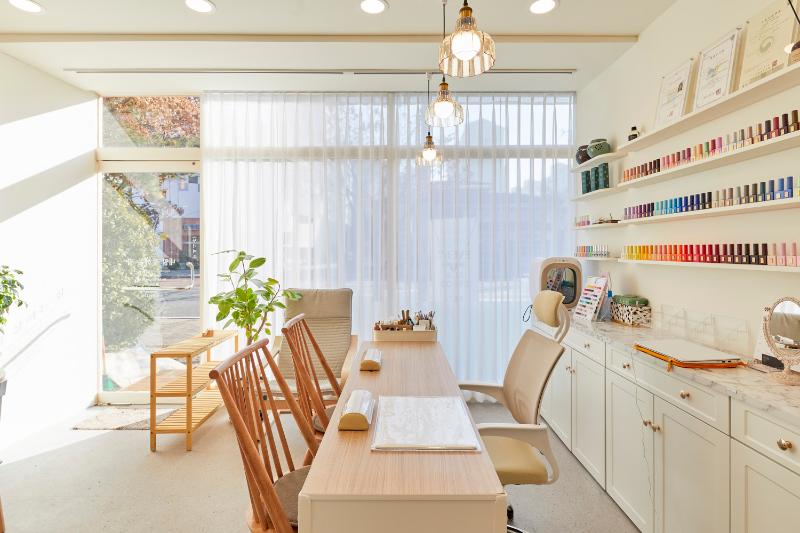 优雅白调的 7 坪小户型装修，细节尽显品味-4