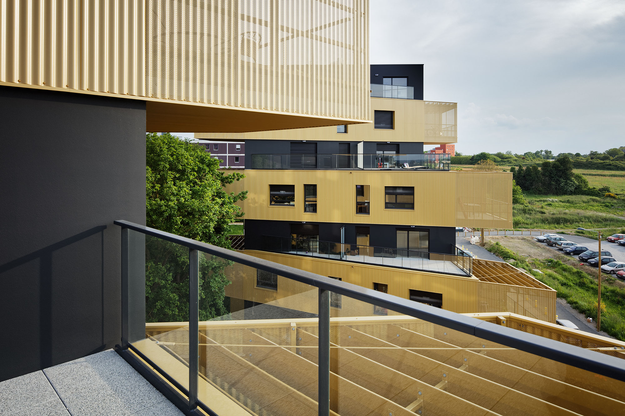 LEquatoriaLogements 公寓建筑——黄金立面与树共生的立体社区-16