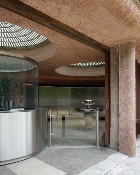 Olympic Services of the East Gardens of Trocadéro / Chartier-Corbasson Architects