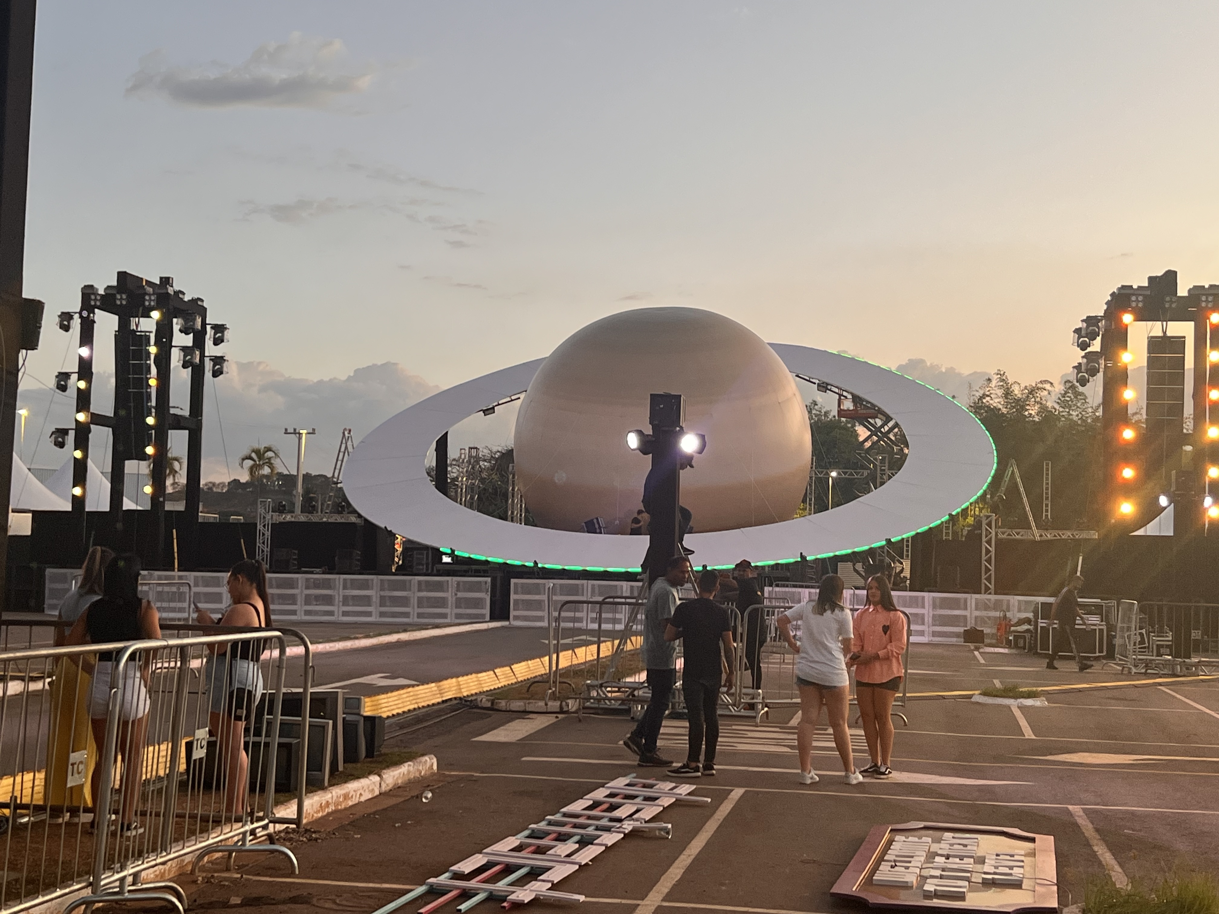 ABSTRACT SATURNO 2023-51