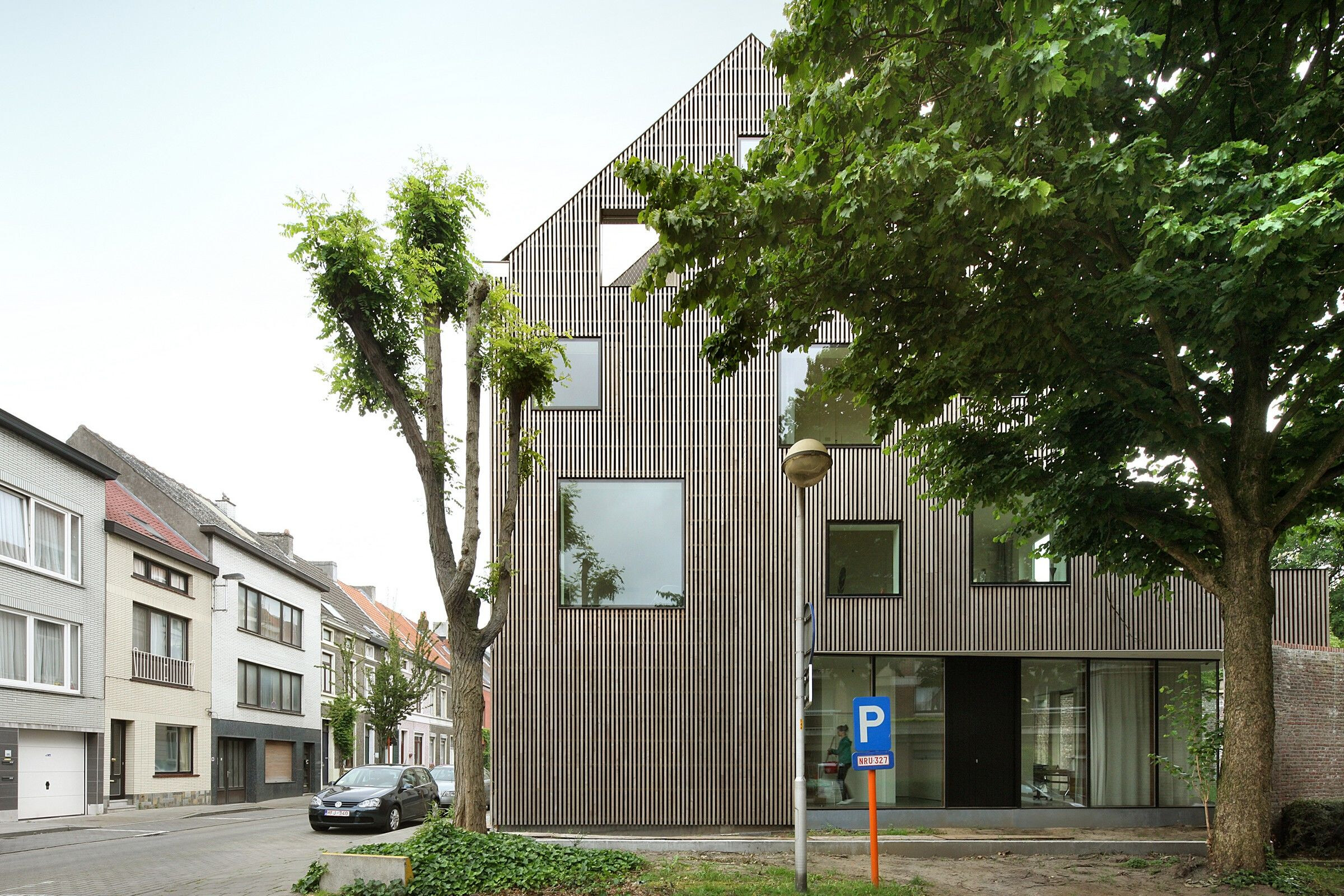 比利时特色小镇个性住宅改造-11